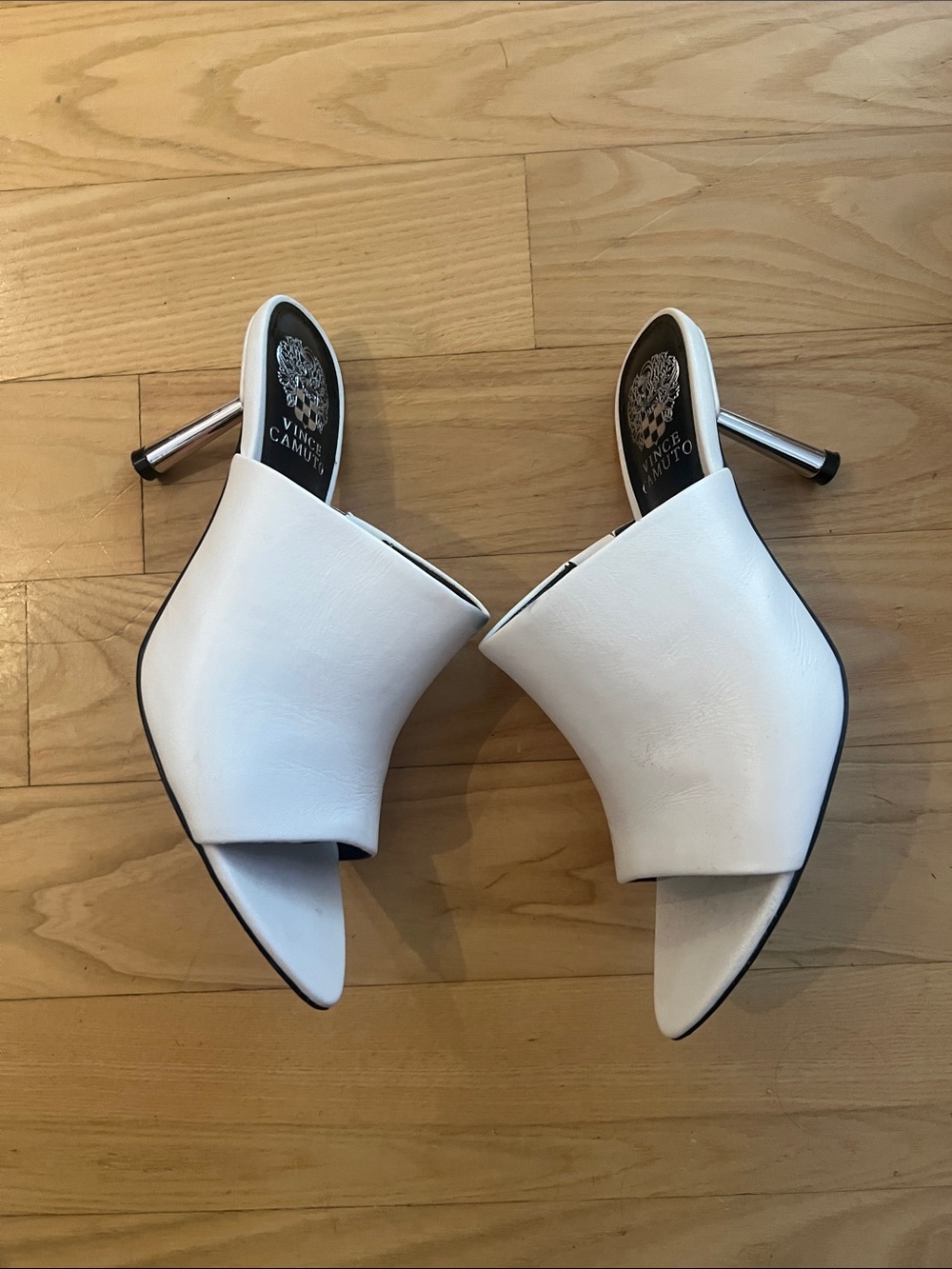 Vince Camuto Pileesa White Leather Mules Slides Sandal Silver Metal Heel 8.5 - Picture 6 of 9